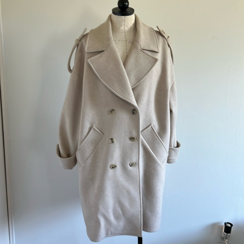 Ivory Ba&sh coat beautiful oversized cacoon